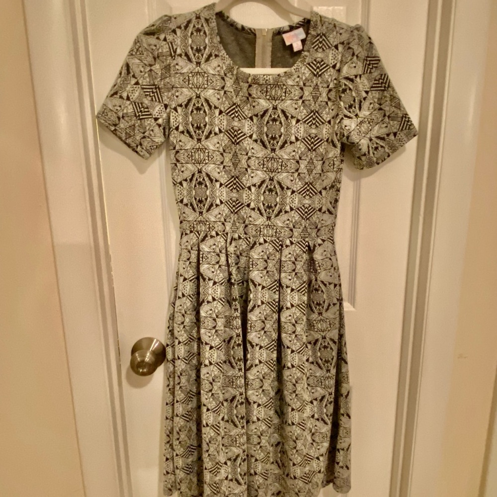 Lularoe Amelia dress size small